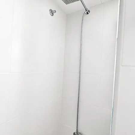 Apartment Bright Renovated With Courtyard Views *